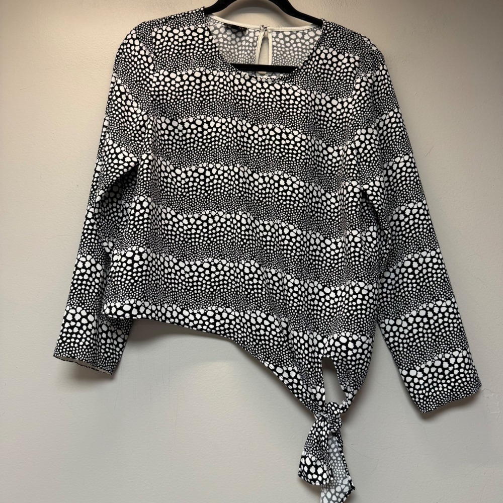 Talbots Blouse Womens Medium Petite Black White Excellent Asymmetrical Tie Side